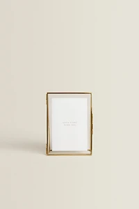 TRIANGULAR STRUCTURE PICTURE FRAME