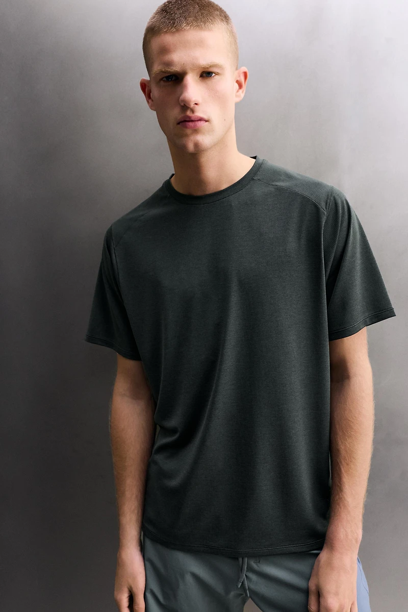TECHNICAL STRUCTURED T-SHIRT