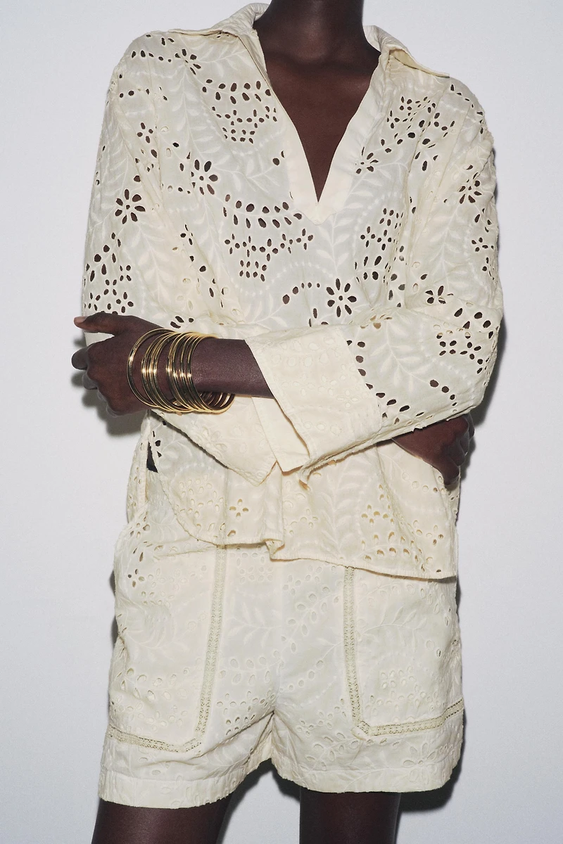 ZW COLLECTION PERFORATED EMBROIDERY BERMUDA SHORTS