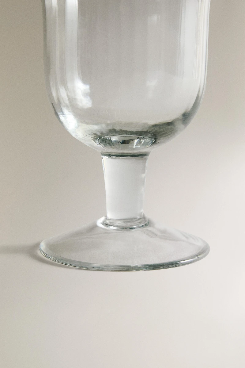 FACETED RAISED DESIGN WINE GLASS