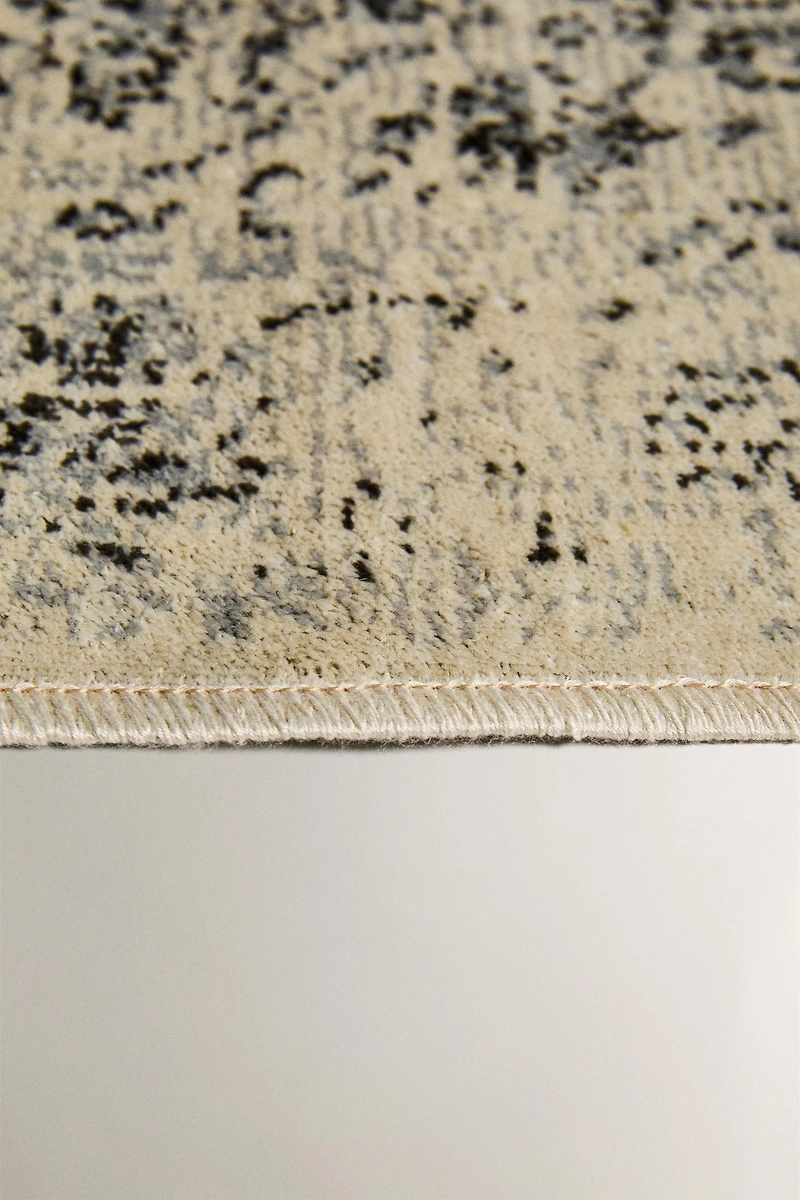 VINTAGE EFFECT AREA RUG