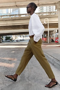 BELTED PLEATED PANTS