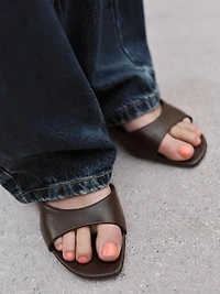 SANDALES À TALONS BAS