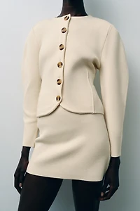 GILET EN MAILLE AJUSTÉ À BOUTONS
