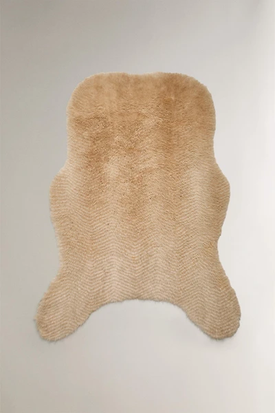 LONG FAUX FUR BLANKET