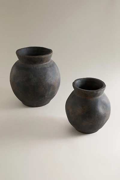 OVAL DECORATIVE CERAMIC VASE