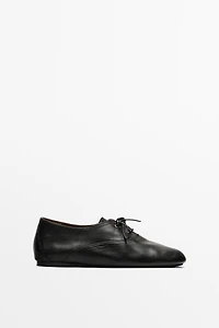 Soft leather lace-up shoe