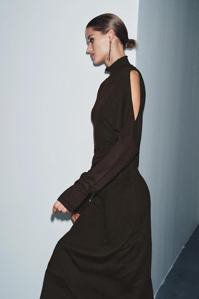Zara CUT OUT EMBROIDERED MIDI DRESS | Place Rosemre