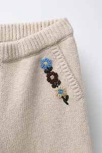 EMBROIDERED FLORAL KNIT PANTS