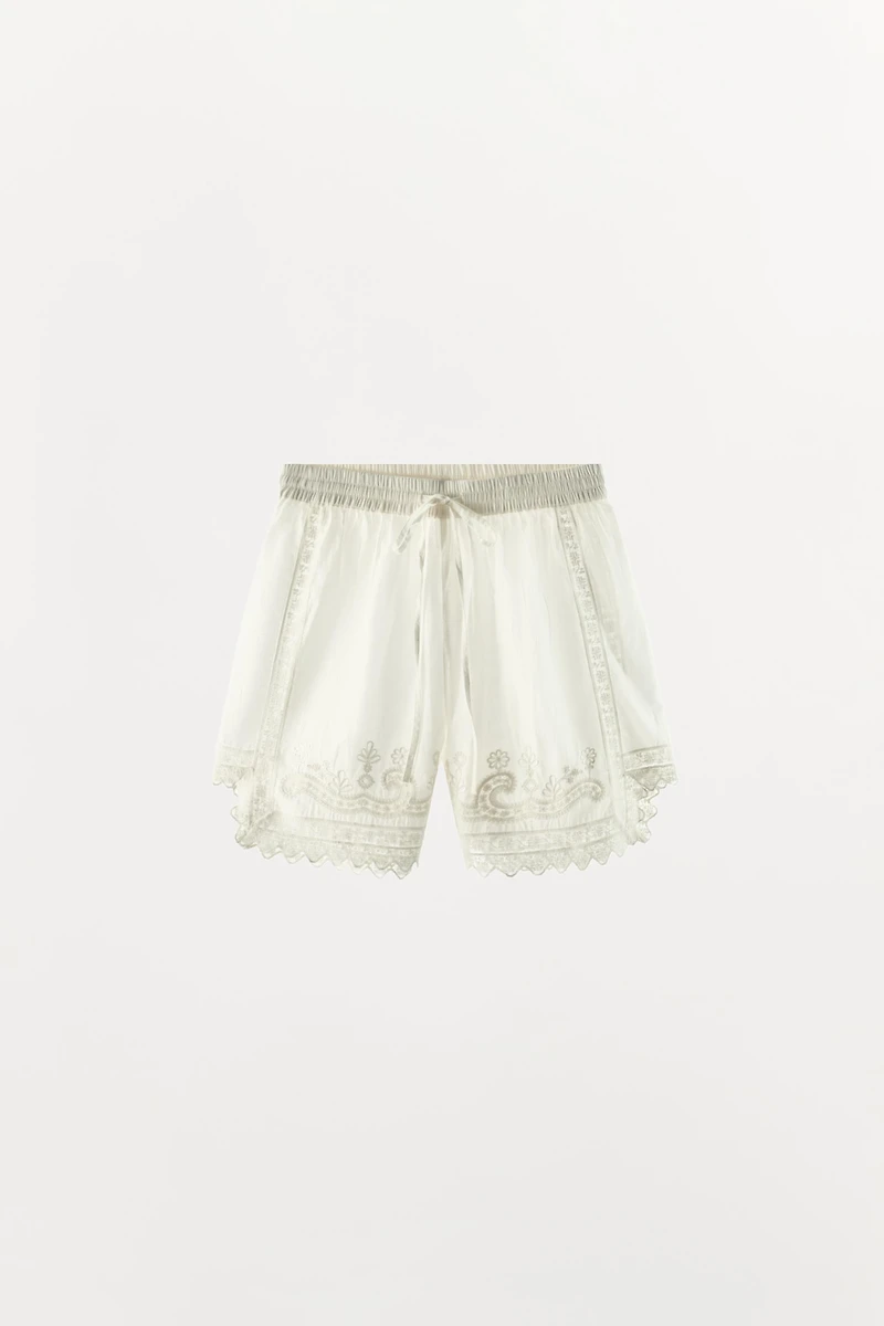 FLORAL EMBROIDERED LACE SHORTS