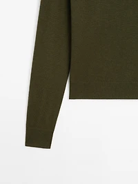 Wool blend knit sweater with crew neck
