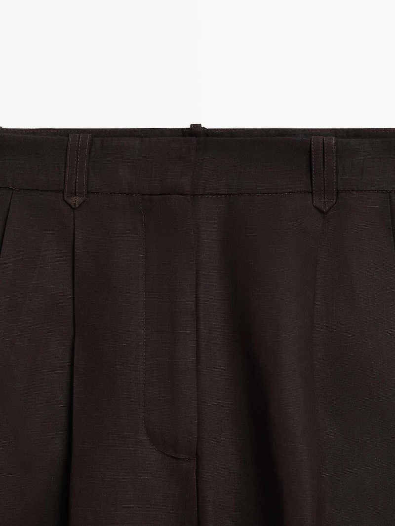 Pleated Bermuda shorts