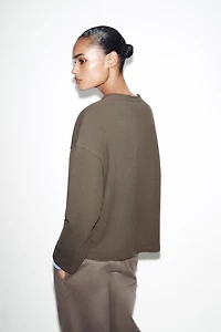 TEXTURED LONG SLEEVE T-SHIRT