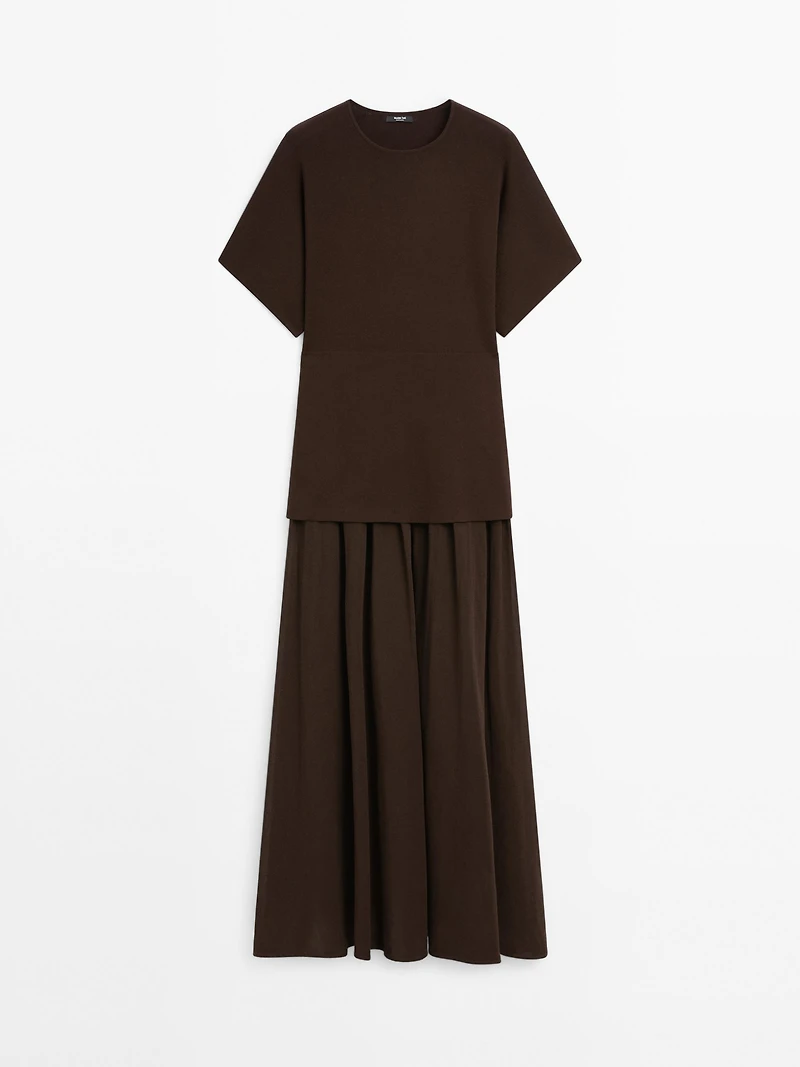 Knit dress with contrast gathered detail
