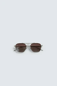 LUNETTES DE SOLEIL MÉTALLIQUES CARRÉES