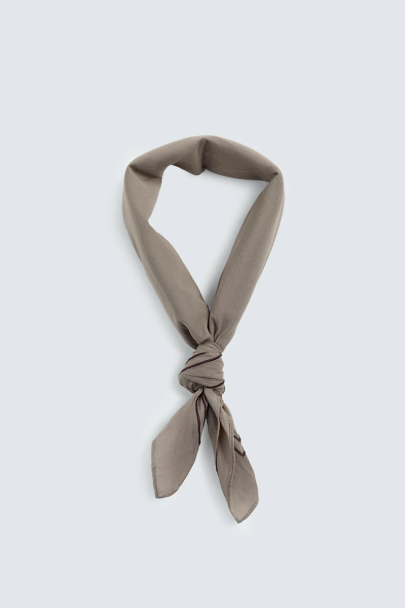 CONTRAST EMBROIDERY BANDANA