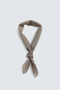 CONTRAST EMBROIDERY BANDANA