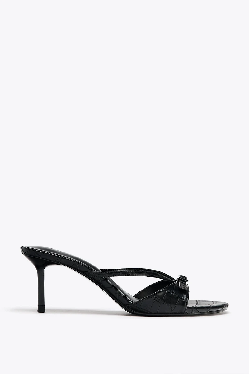 TEXTURED BUCKLE HEEL SANDALS