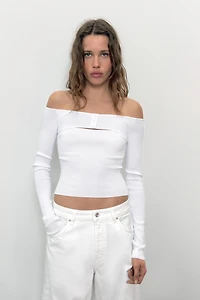 FITTED CUT OUT KNIT TOP