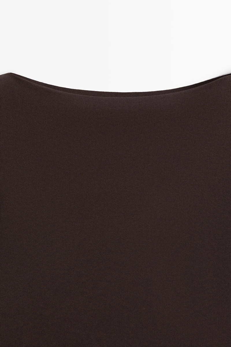 100% cotton straight neckline T-shirt