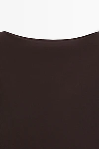 100% cotton straight neckline T-shirt