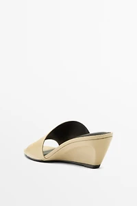 Sandale compensée en cuir souple