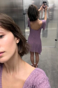 ROBE EN DENTELLE À PLIS