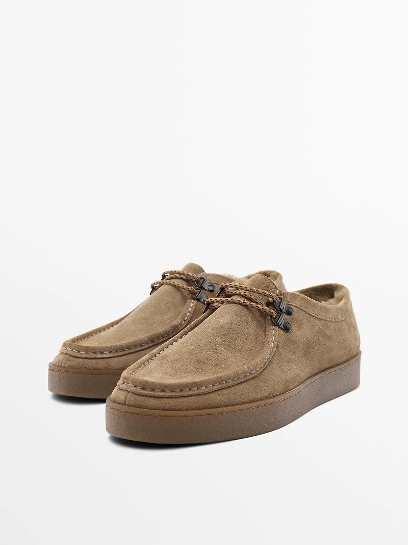 Chaussures en croûte de cuir doublées à bord mocassin