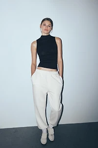 SLEEVELESS TOP