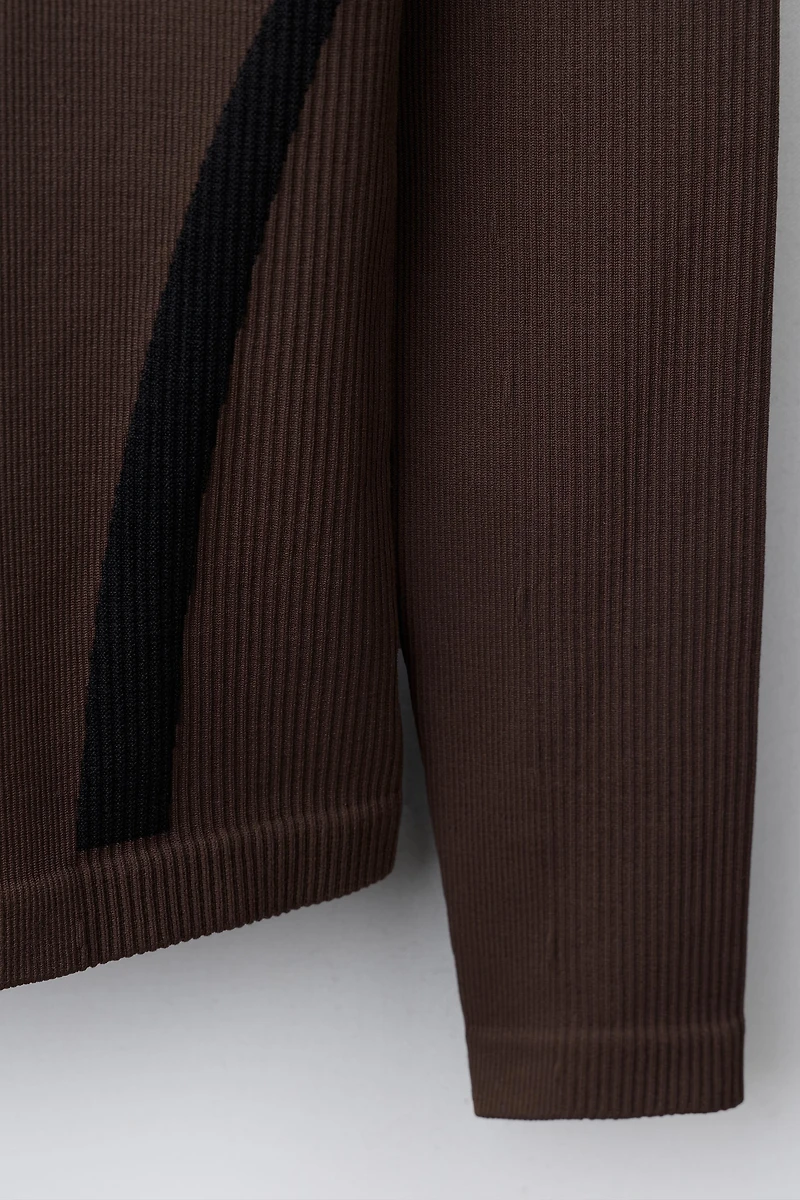 CONTRAST SEAMLESS SKI COLLECTION T-SHIRT