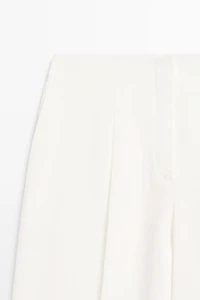 Linen trousers with darts