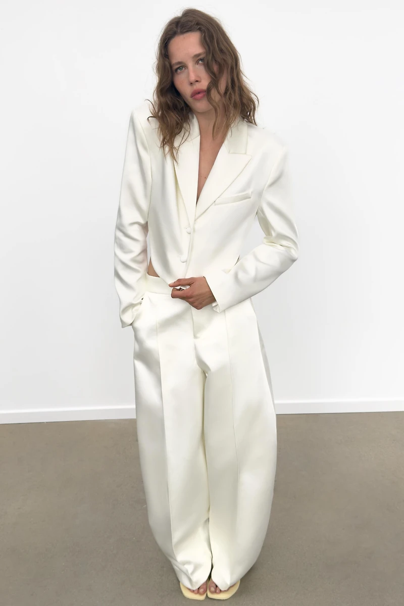 VESTE COURTE SATINÉE FENTE DOS