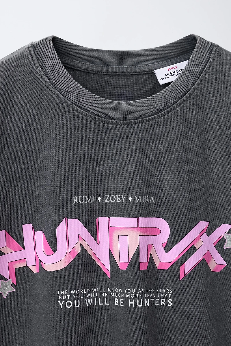 T-SHIRT EFFET DÉLAVÉ IMPRIMÉ KPOP DEMON HUNTERS™ NETFLIX ©