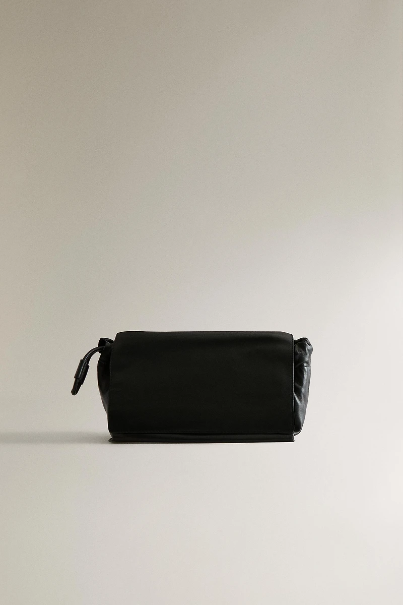 LEATHER POUCH MAKEUP BAG