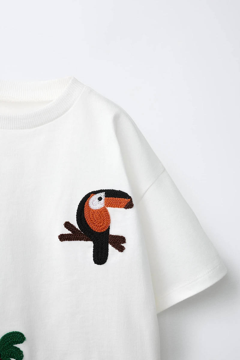 T-SHIRT À PIÈCES EN CROCHET