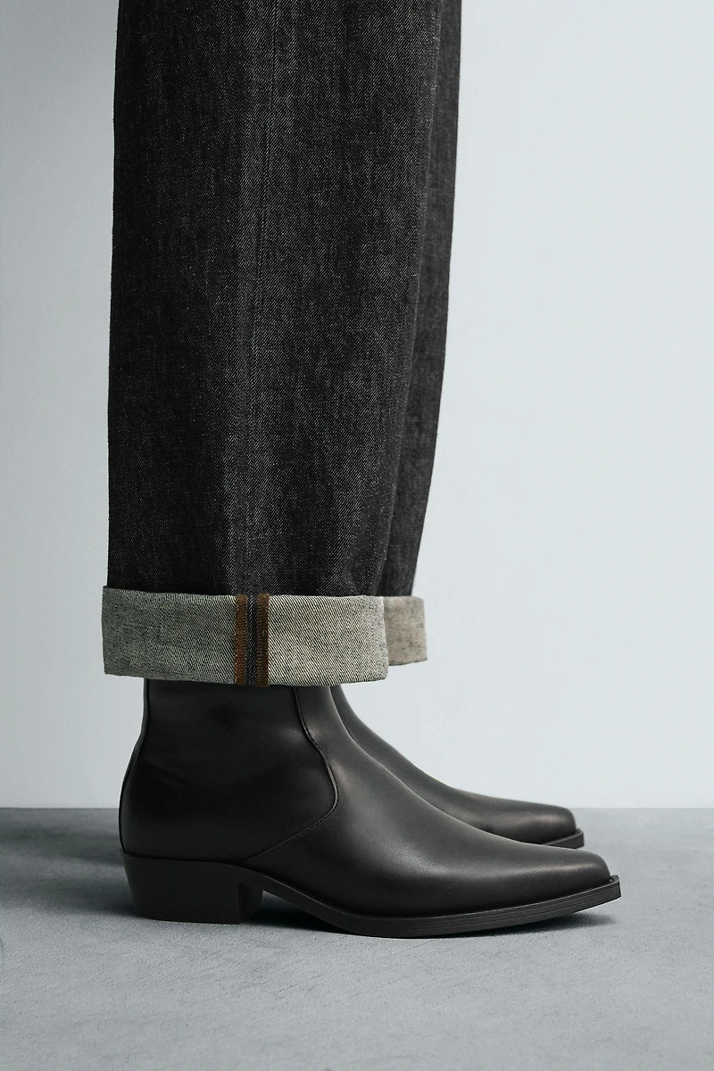 POINTED COWBOY BOOTS