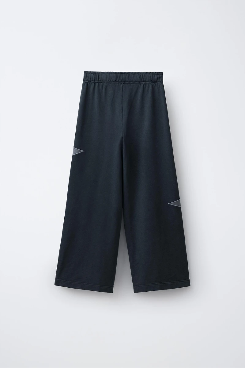PANTALON EN MOLLETON EFFET DÉLAVÉ À JAMBES LARGES ÉTOILES