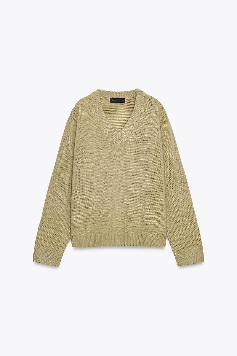 PULL BASIQUE EN MAILLE 100 % LAINE COL V