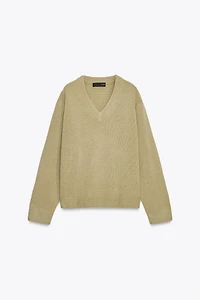 PULL BASIQUE EN MAILLE 100 % LAINE COL V