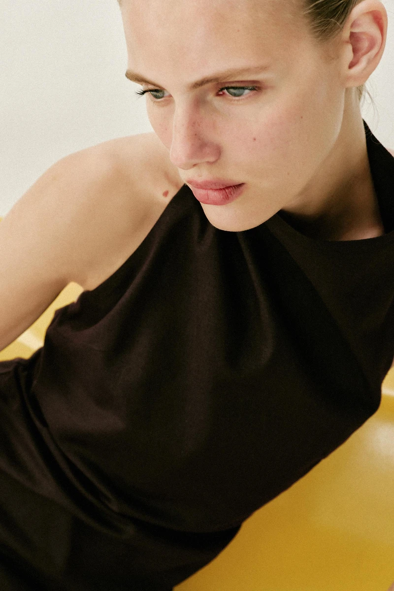 LINEN HALTER TOP