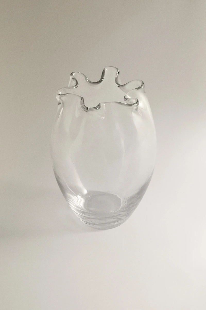 WAVY VASE
