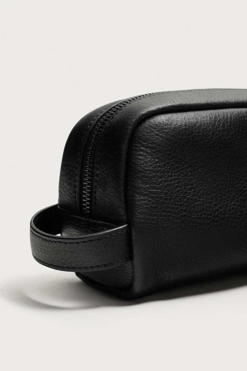 LEATHER TOILETRY BAG