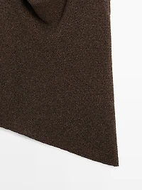 Top asymétrique à col drapé