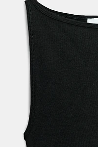 MINIMAL SLEEVELESS T-SHIRT