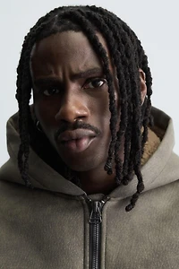 VESTE EN MATIÈRE SYNTHÉTIQUE DOUBLE FACE EFFET DÉLAVÉ