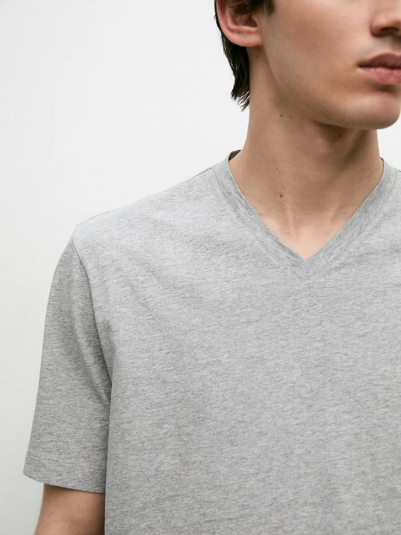 100% cotton V-neck T-shirt