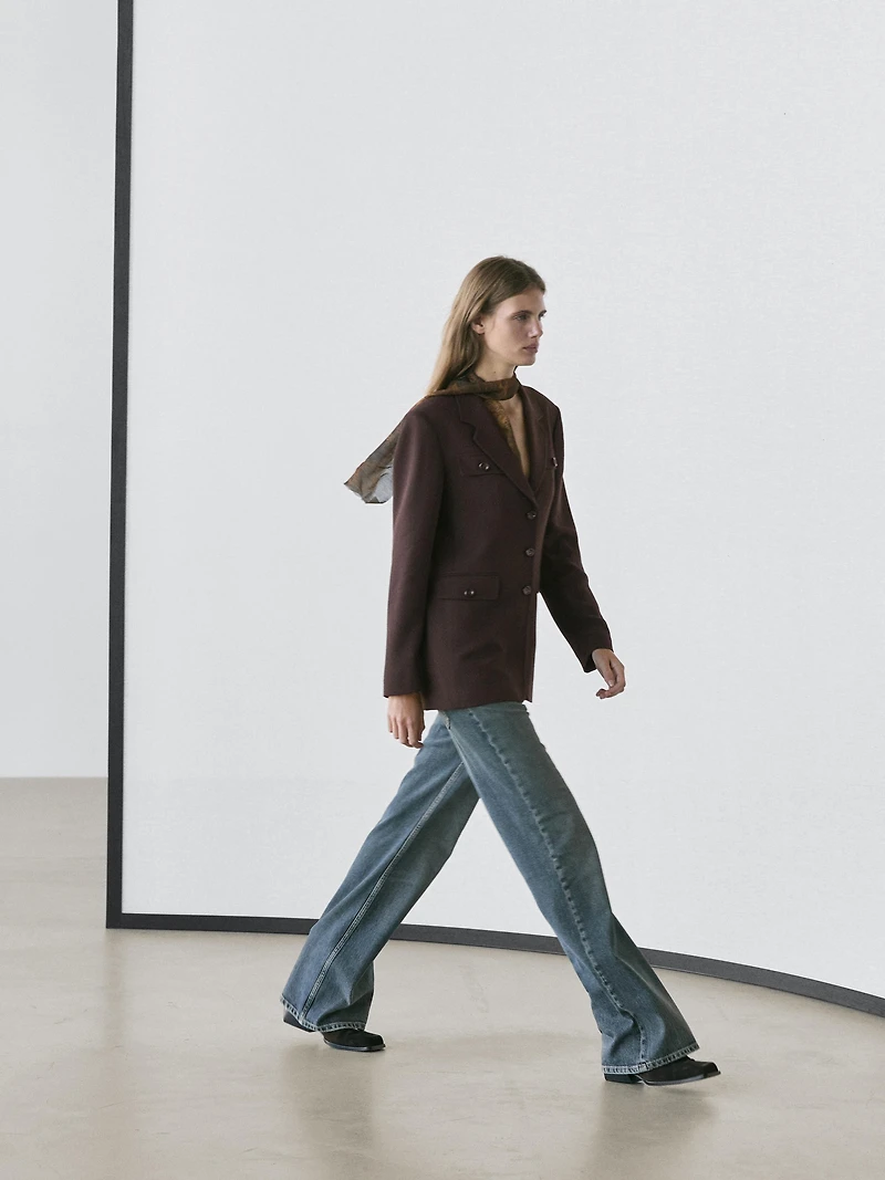 Blazer with pockets and lapel collar