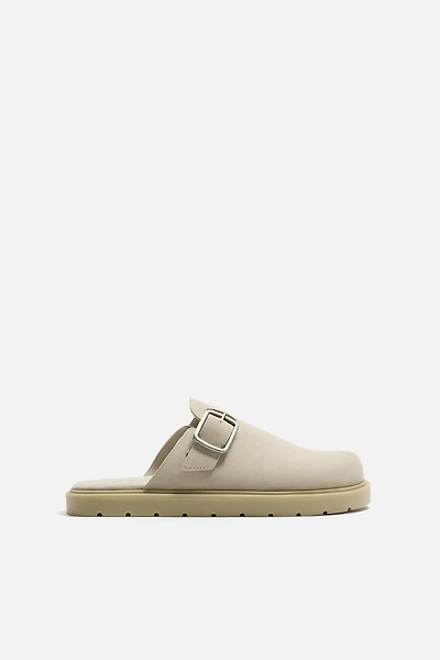 SABOTS EN CUIR À BOUCLE
