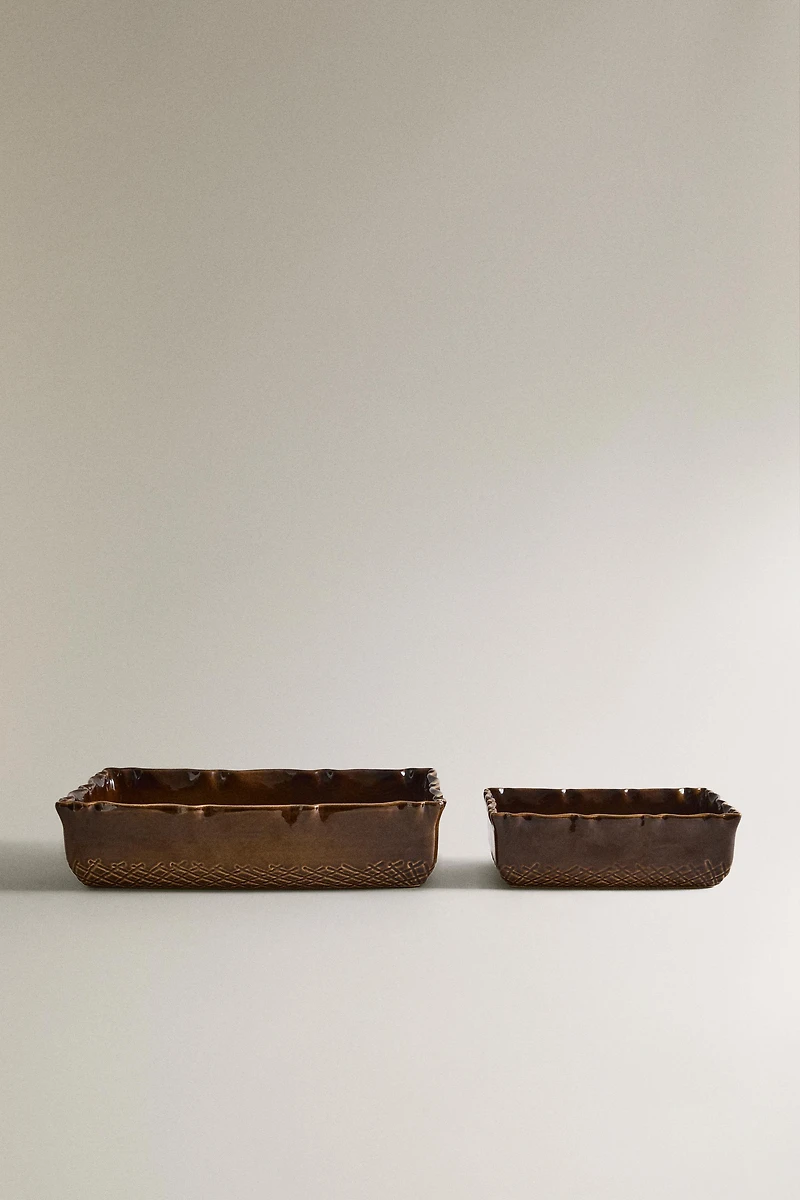 TEXTURED STONEWARE OVEN SERVING DISH