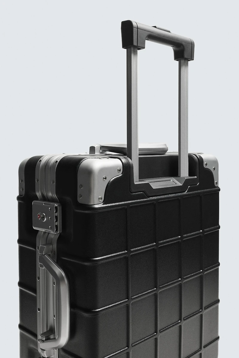 TRAVEL SUITCASE